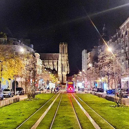 Premium Dans Belle Demeure - Hyper Centre-ville De *